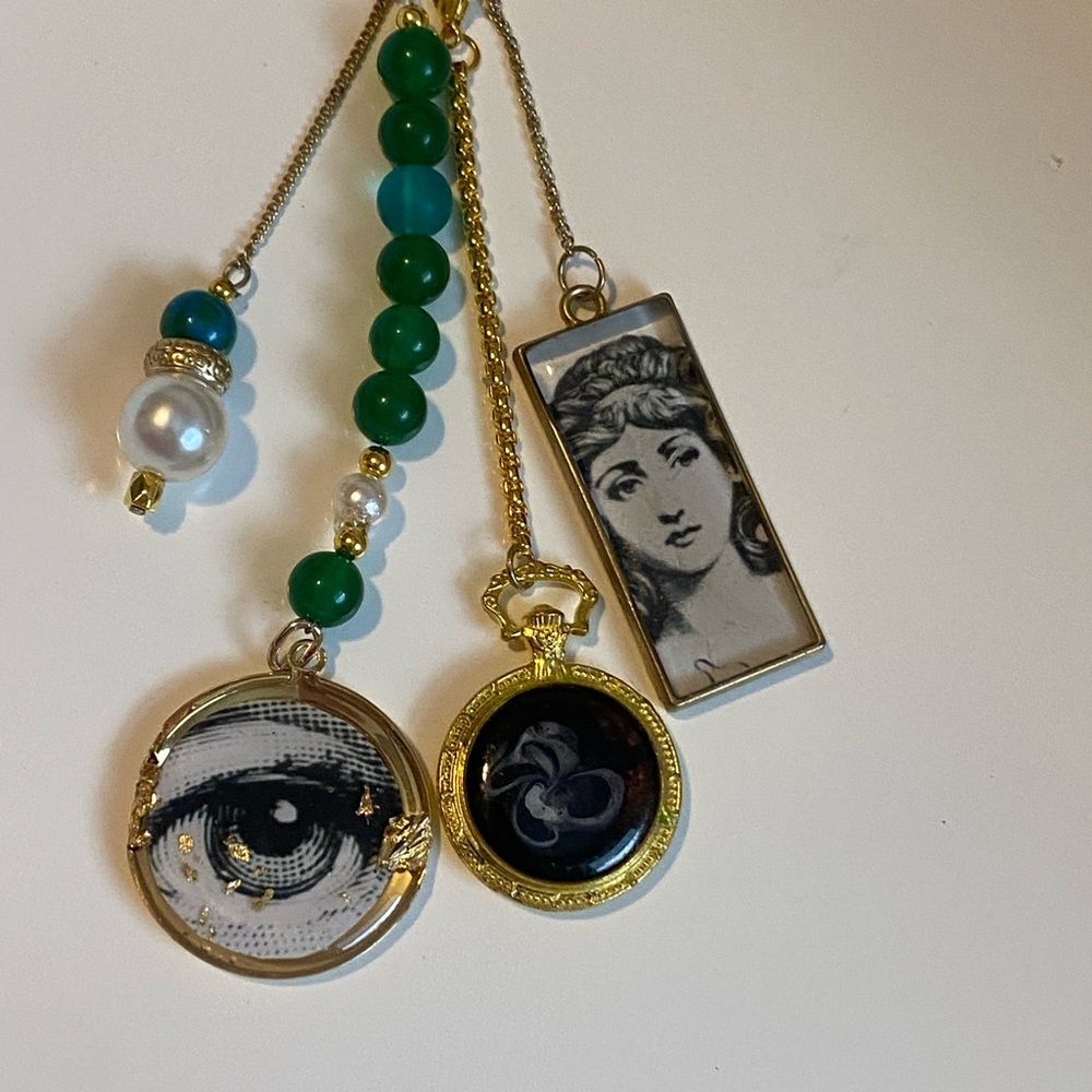 NEW FORNASETTI INSPIRED BAG CHARM PURSE KEYCHAIN GOLD GREEN BLACK DESIGNER READY - Picture 2 of 8